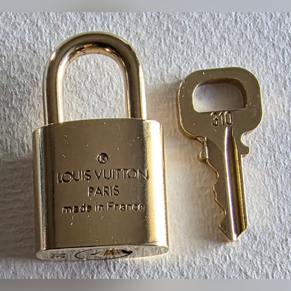 LOUIS VUITTON Lock And Key #310 - Picture 7 of 9